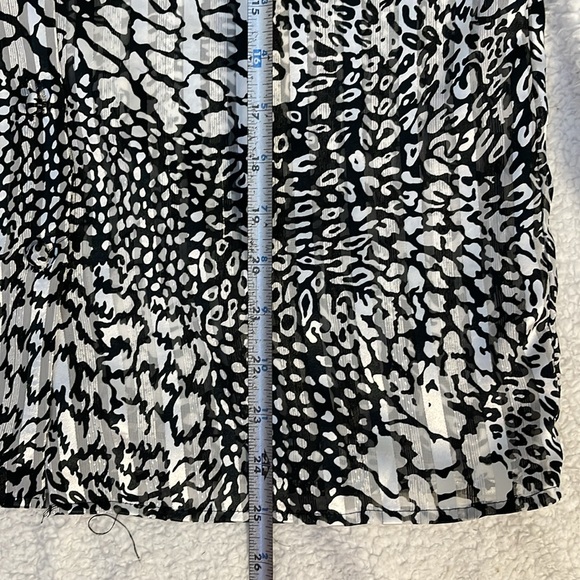 Yves St. Clair Button Down Blouse Black & White Animal Print | Size 8 - Picture 4 of 9